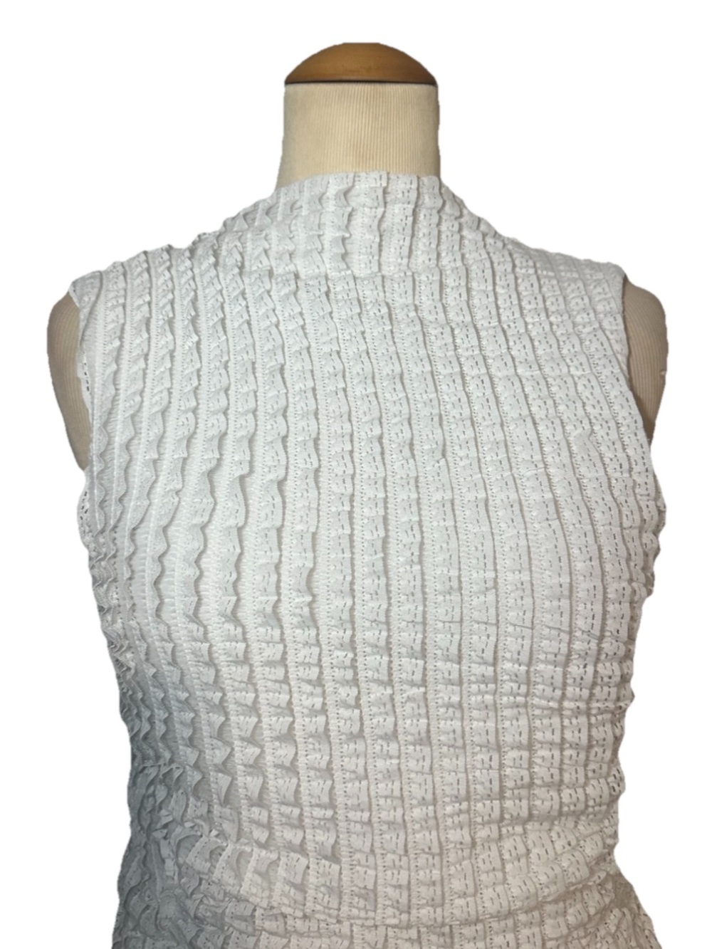 Akira Sleeveless Textured Cut Out Back Maxi Dress White Size Medium - Picture 3 of 6